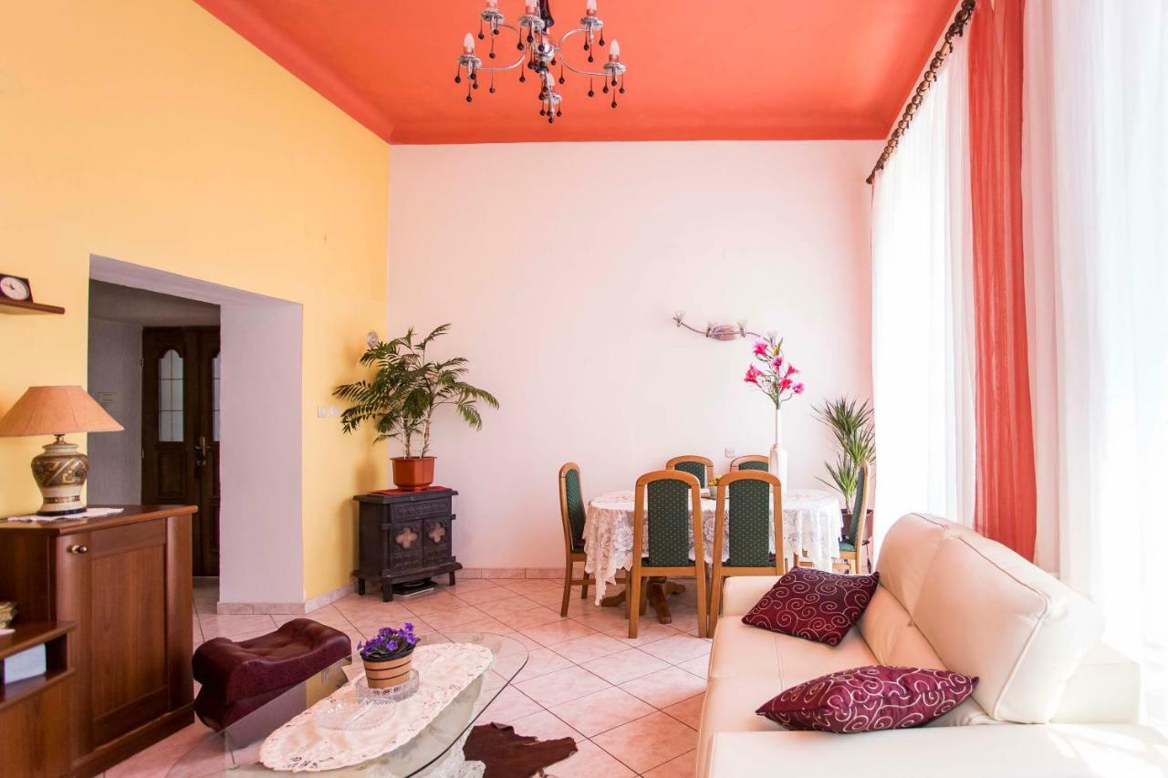 Emanuel Apartman PUY Exterior foto