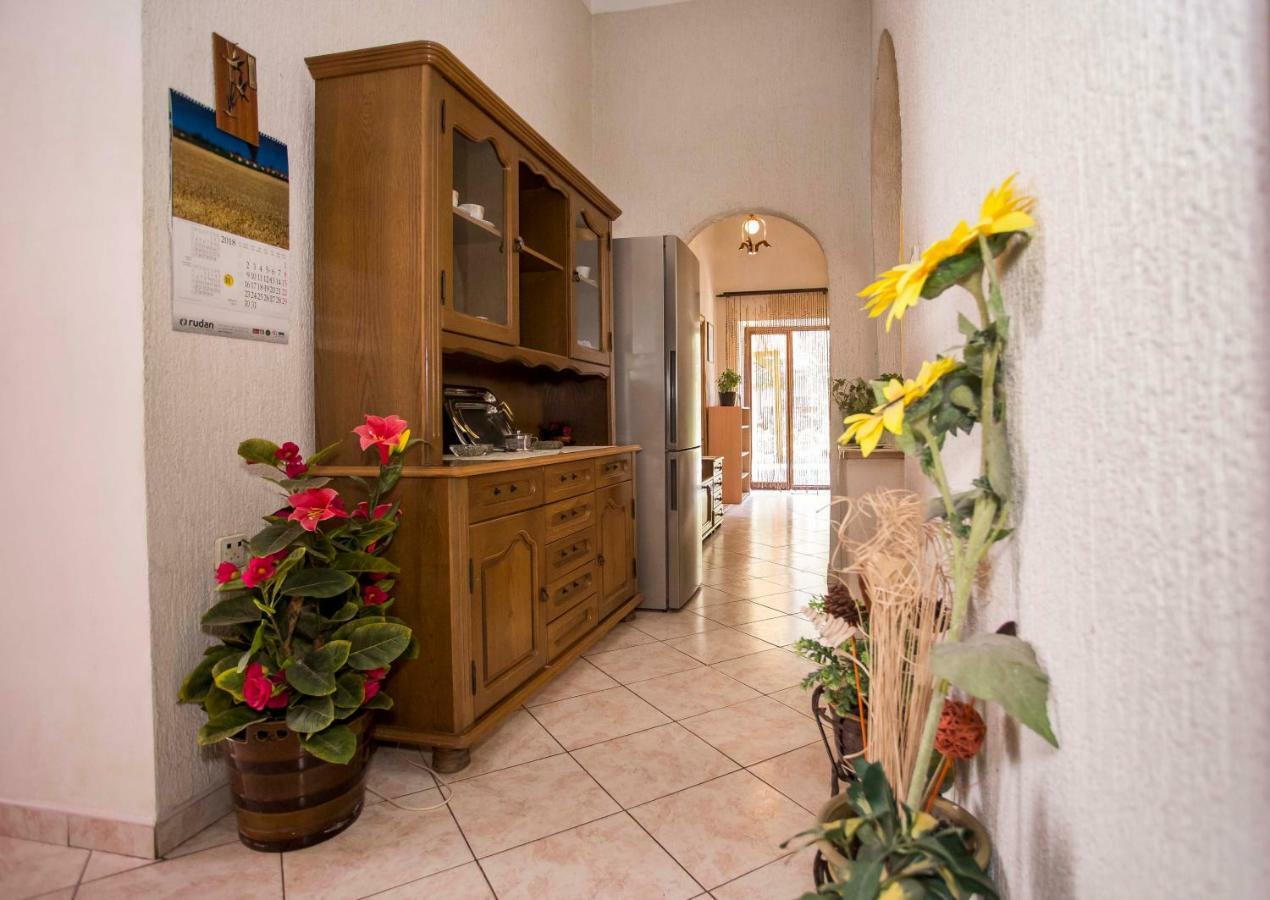 Emanuel Apartman PUY Exterior foto