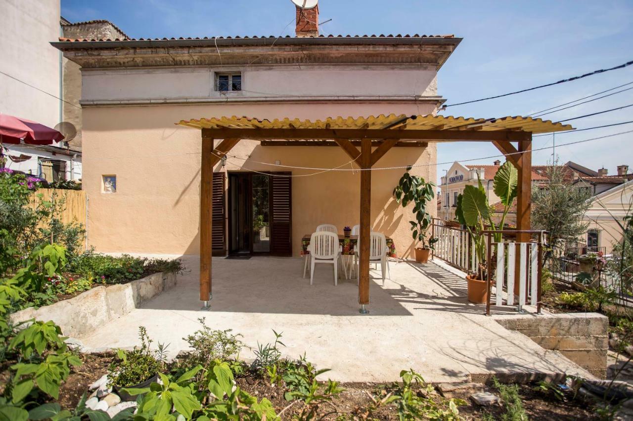 Emanuel Apartman PUY Exterior foto