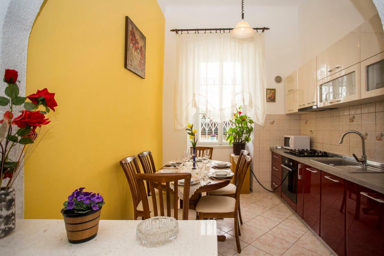Emanuel Apartman PUY Exterior foto
