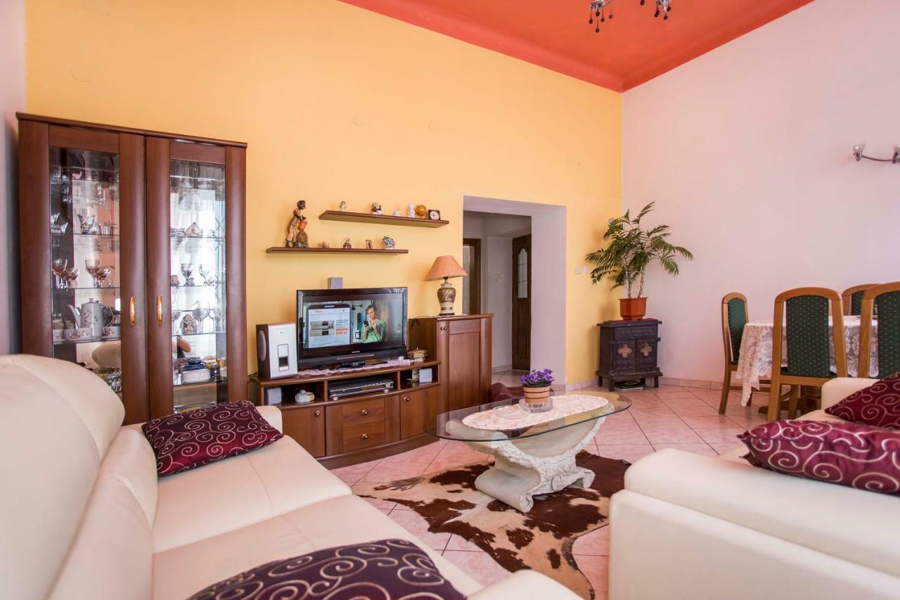 Emanuel Apartman PUY Exterior foto